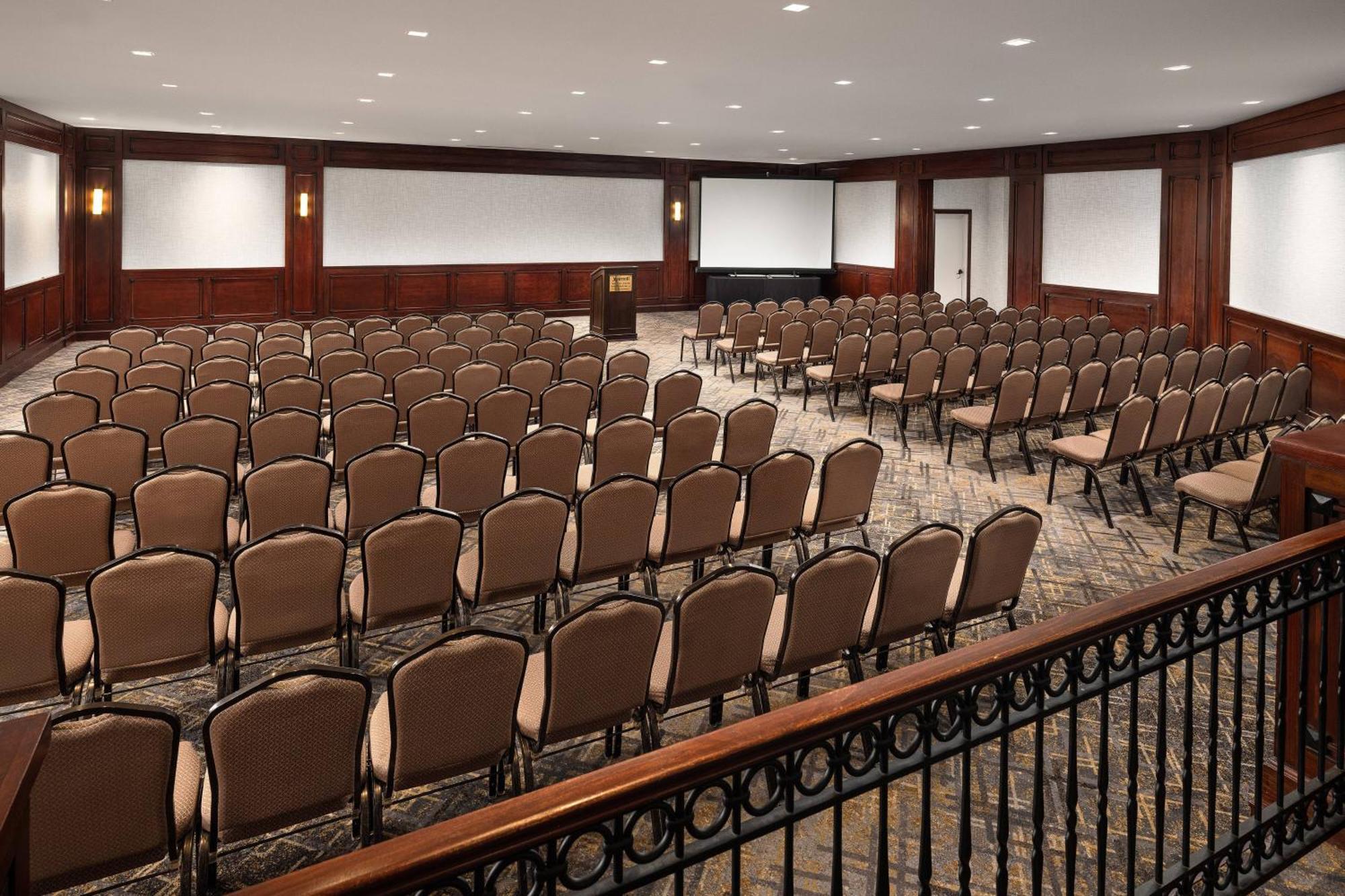 Warner Center Marriott Woodland Hills 3* Los Angeles